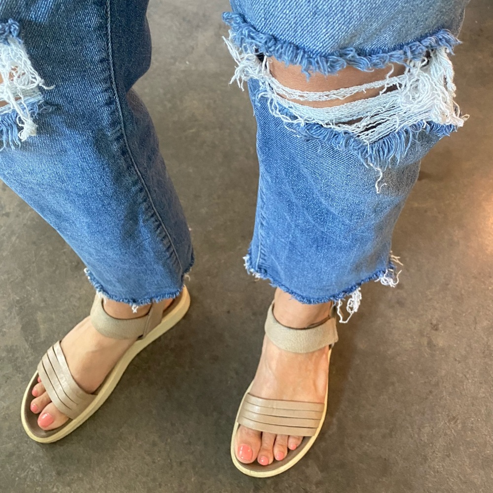 Ecco flowt sandals
